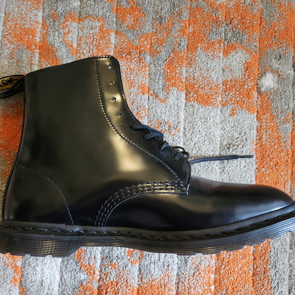 New Mens Doc Martin AirWair with Bouncing Rubber Sole- Size 10.5